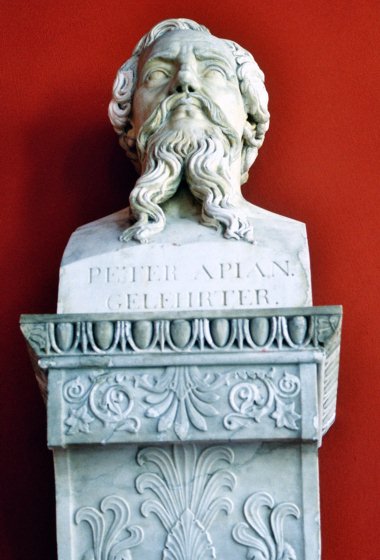 Bueste von P. Apian /
bust of P. Apian