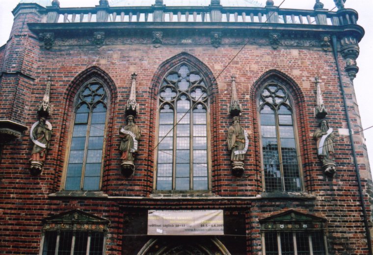 Die nordwestliche Seite des Bremer Rathauses /
the northwestern front of the main hall of Bremen