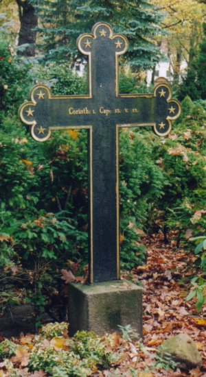 Rueckseite des Kreuzes auf dem Grab von Johann III Bernoulli /
Back of the cross of the Johann III Bernoulli's grave