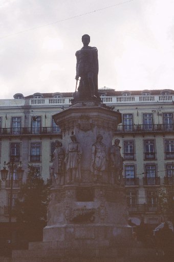 Gesamtansicht des Denkmals von Luiz de Camoes /
Total view of the monument for Luiz de Camoes