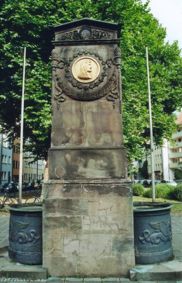 Duerer-Pirckheimer-Brunnen /
Duerer Pirckheimer fountain