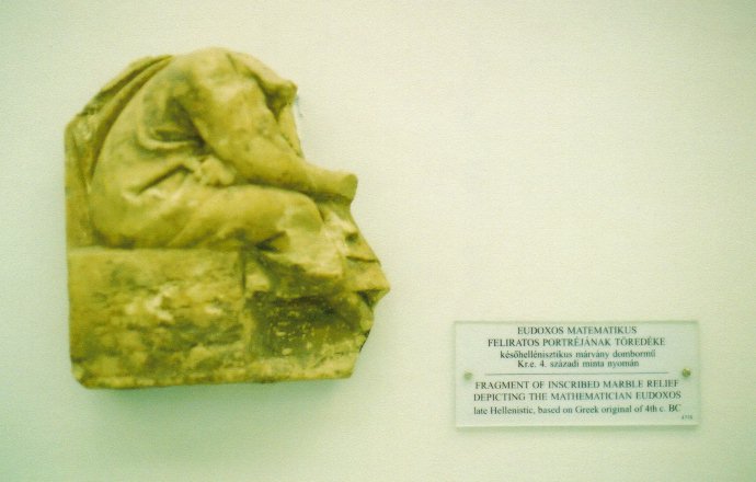 Fragment einer Skulptur von Eudoxos /
Fragment of a sculpture of Eudoxos