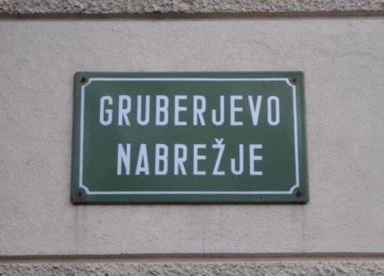 Strassenschild zu G. Gruber /
Street-sign related to G. Gruber