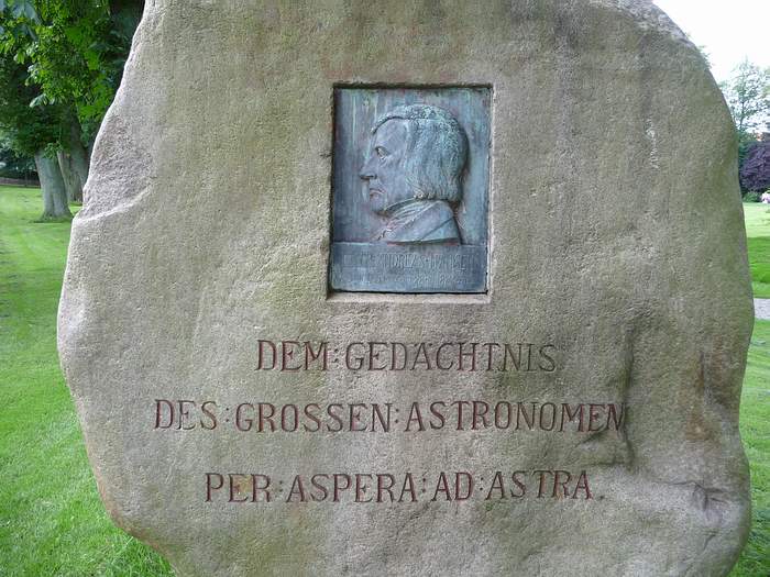 Gedenkstein fuer P. A. Hansen /
Memorial for P. A. Hansen