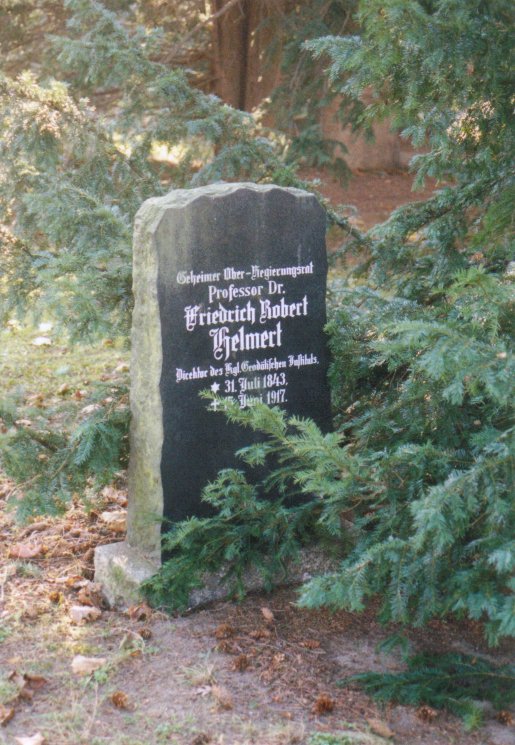 Grabstein von F. R. Helmert / 
Gravestone for F. R. Helmert
