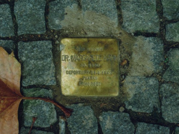 Stolperstein fuer M. Kahn /
Paving-stone for M. Kahn