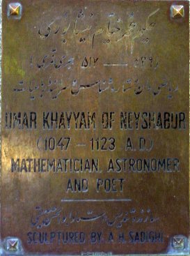 Tafel am Sockel des Denkmals von Omar Khayyam /
Plaque at the base of the monument of Omar Khayyam