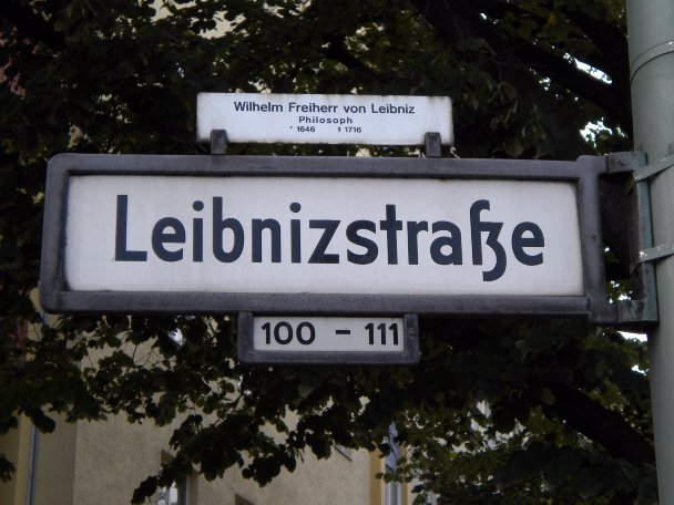 Strassenschild zu G. W. Leibniz /
Street-sign related to G. W. Leibniz