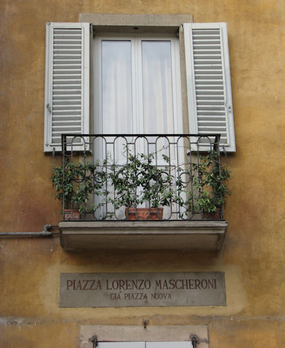 Strassenschild / Street sign 
Piazza Lorenzo Mascheroni