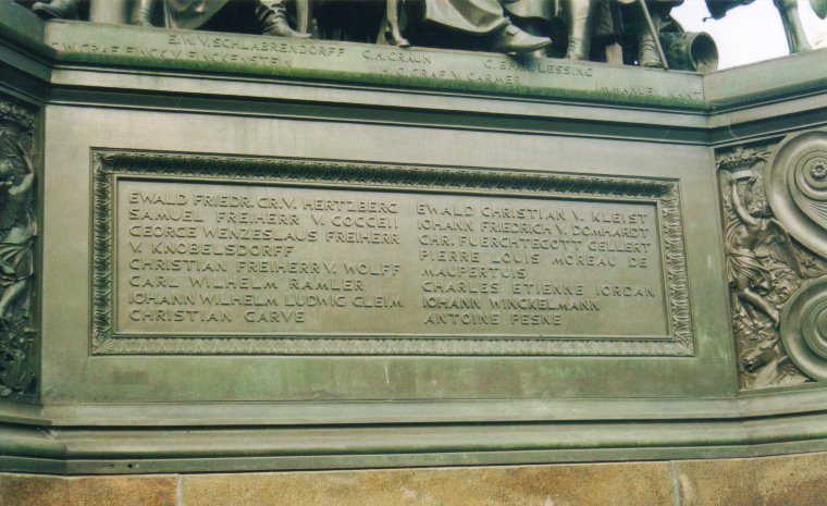 Rueckseite des Denkmals / 
Back of the monument