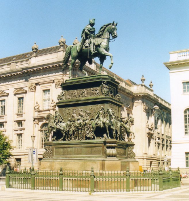Gesamtansicht des Denkmals / 
General view of the monument