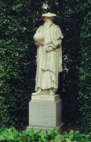 Statue von G. Mercator /
Statue of G. Mercator