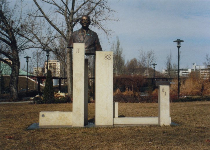 Denkmal von John von Neumann / 
Monument von John von Neumann
