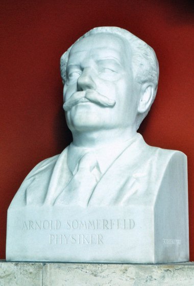 Bueste von A. Sommerfeld /
bust of A. Sommerfeld