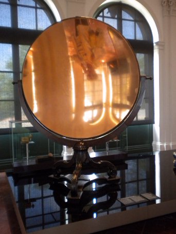 Brennspiegel von E. v. Tschirnhaus /
Spherical burning mirror by E. v. Tschirnhaus