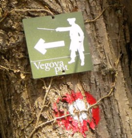 Markierung des Vega-Wanderwegs /
Signs of the Vega Trail