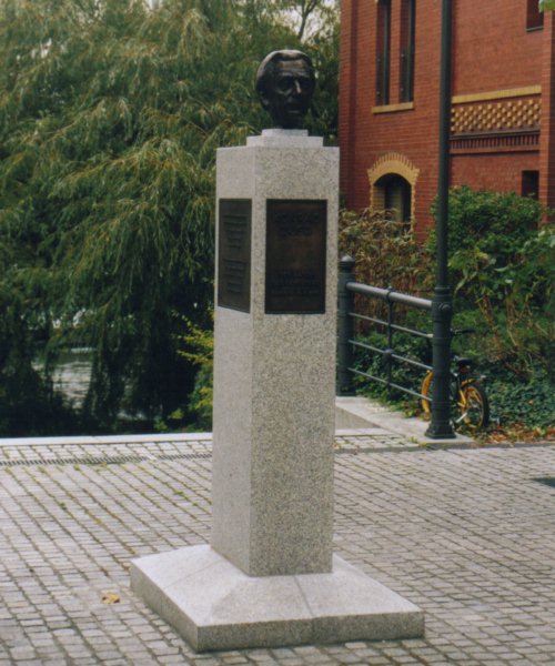 Denkmal fuer Konrad Zuse /
Monument for Konrad Zuse